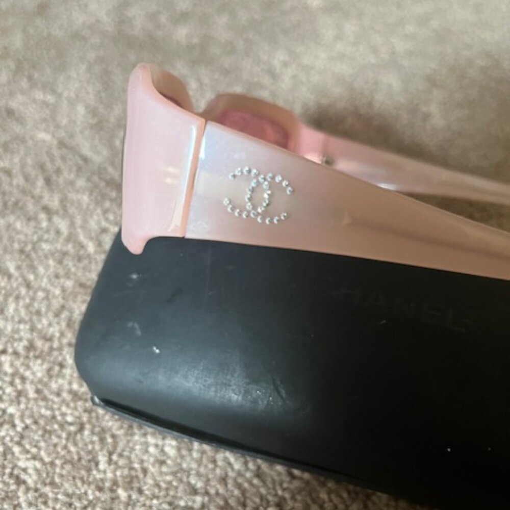 Chanel Sunglasses with Rhinestone Logo - Picture 4 of 4